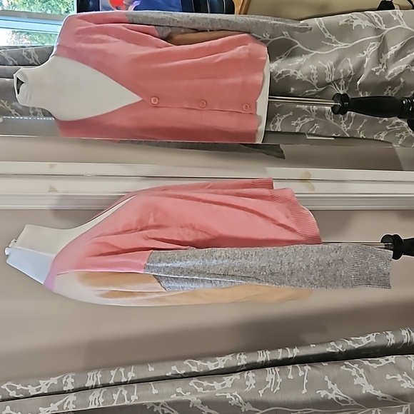 Magaschoni Colorblock V-Neck Cashmere Cardigan - Picture 2 of 7